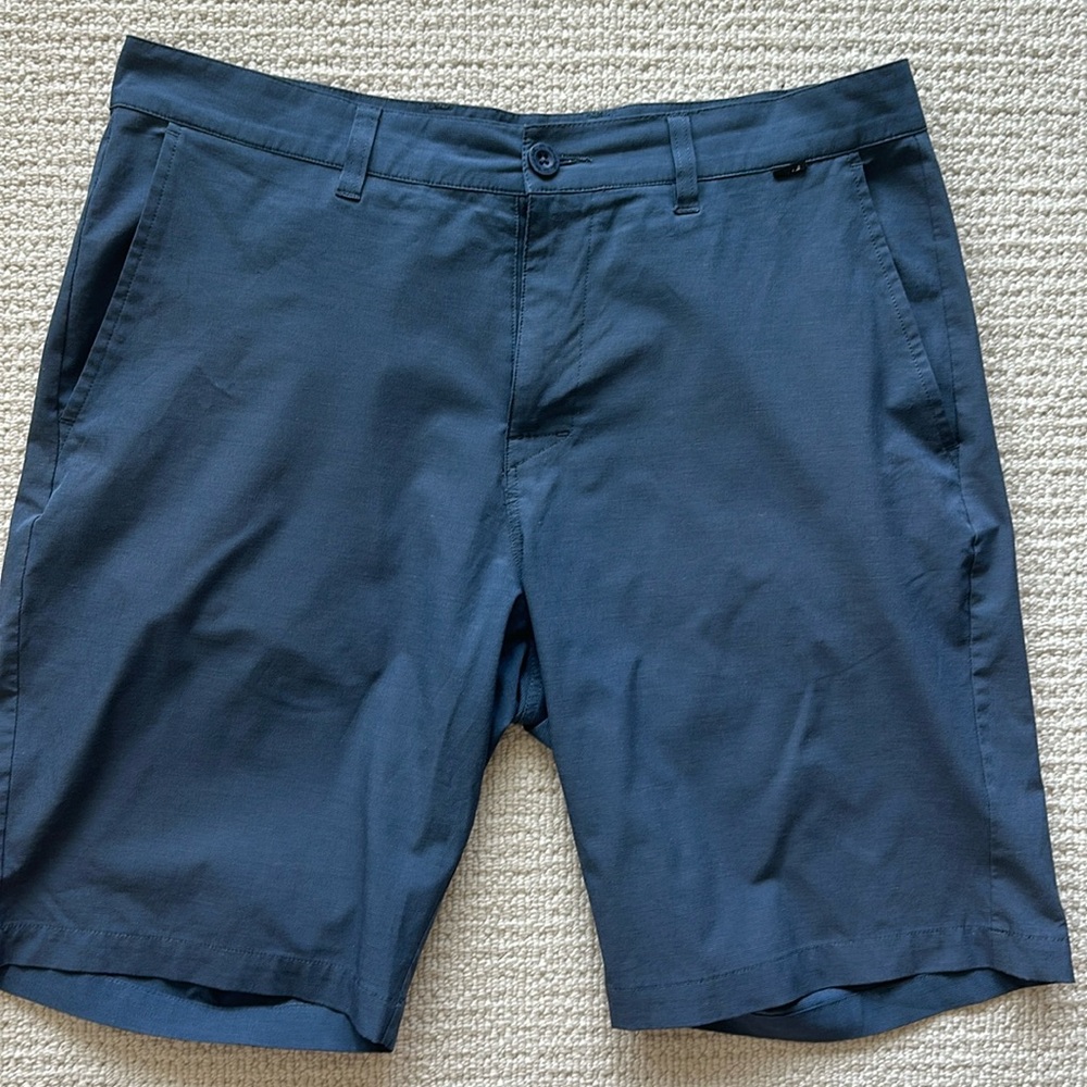 Travis Mathew Beck Short - Picture 2 of 5